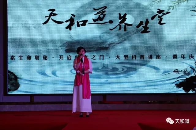 企业团队与来宾共同参与活动
